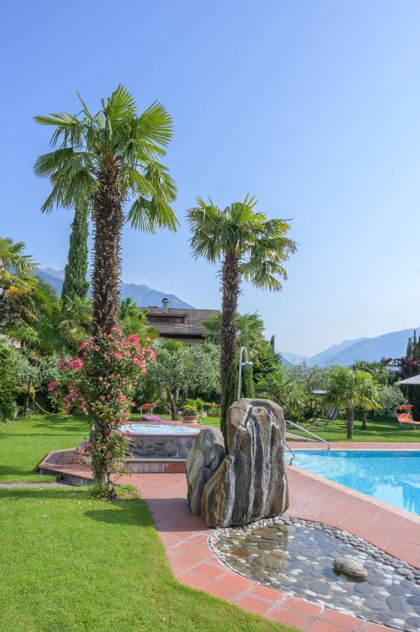 Glanzhof Hotel & Apartments Marlengo Exterior photo